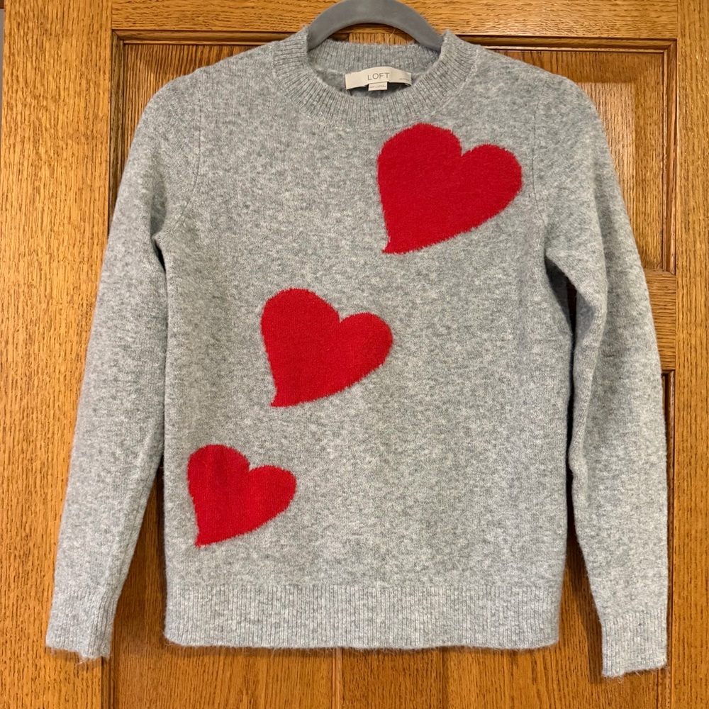 LOFT Heather Gray Sweater with Bold Red Hearts - Sz XXSM Petite